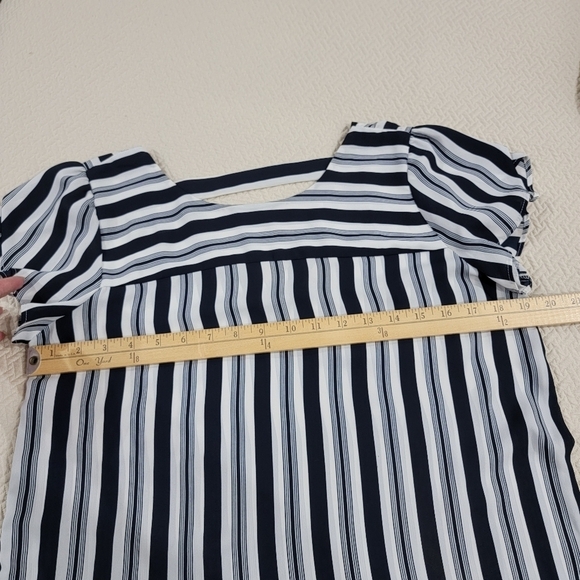 LOFT Striped Black and White Women's Top Flutter Sleeves Size Small - Picture 8 of 15